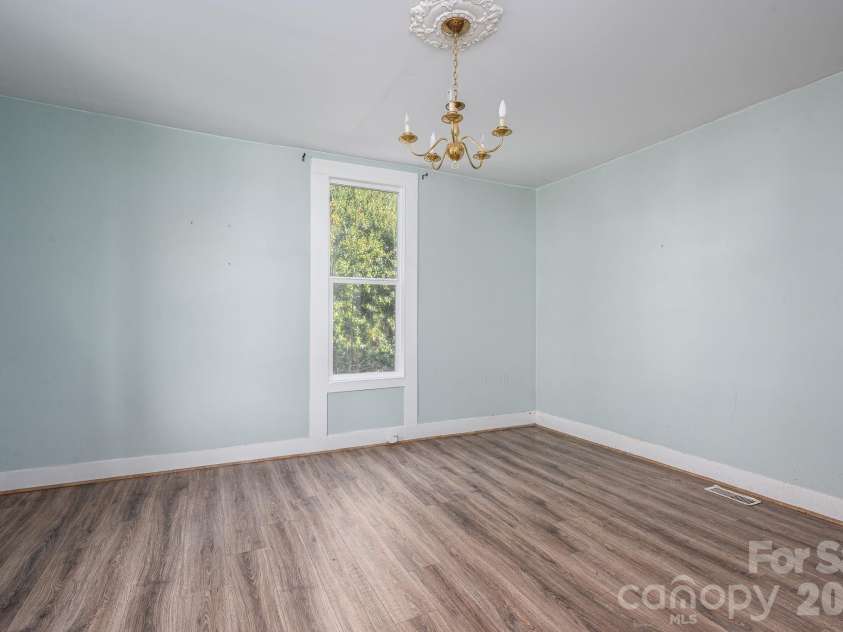 329 Main Street, Lincolnton, NC 28092.  MLS# CAR4334976, YatesRealty ID 1973. 