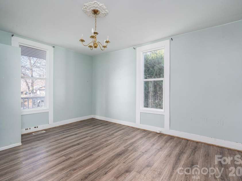 329 Main Street, Lincolnton, NC 28092.  MLS# CAR4334976, YatesRealty ID 1973. 