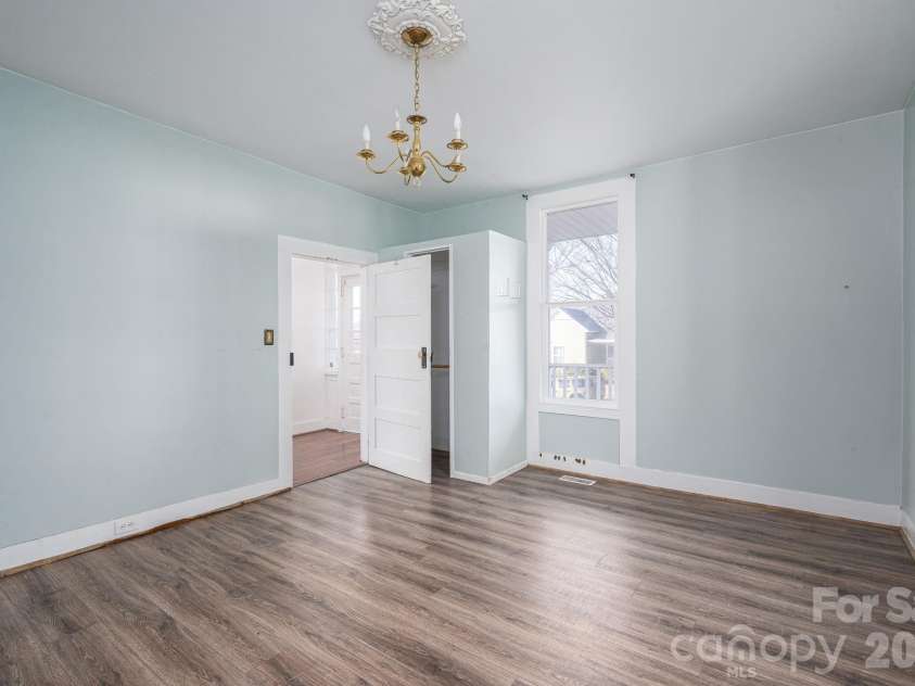 329 Main Street, Lincolnton, NC 28092.  MLS# CAR4334976, YatesRealty ID 1973. 