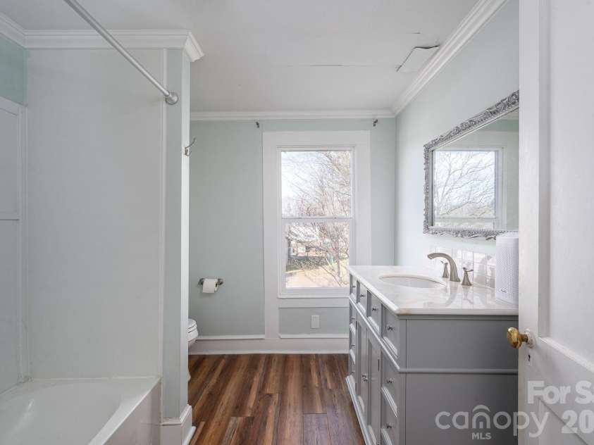 329 Main Street, Lincolnton, NC 28092.  MLS# CAR4334976, YatesRealty ID 1973. 