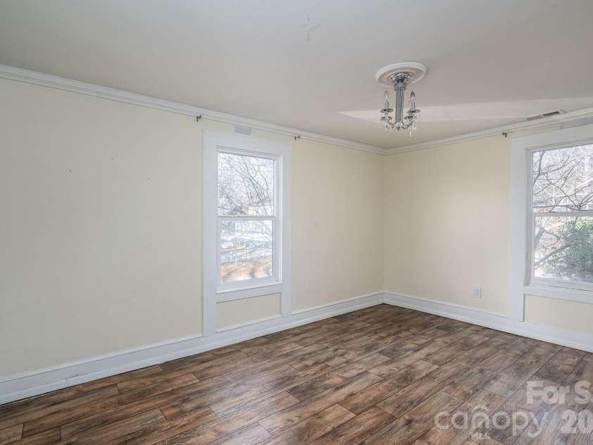 329 Main Street, Lincolnton, NC 28092.  MLS# CAR4334976, YatesRealty ID 1973. 
