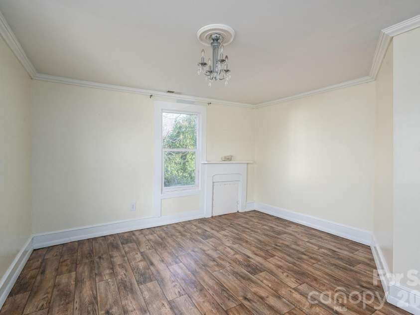 329 Main Street, Lincolnton, NC 28092.  MLS# CAR4334976, YatesRealty ID 1973. 