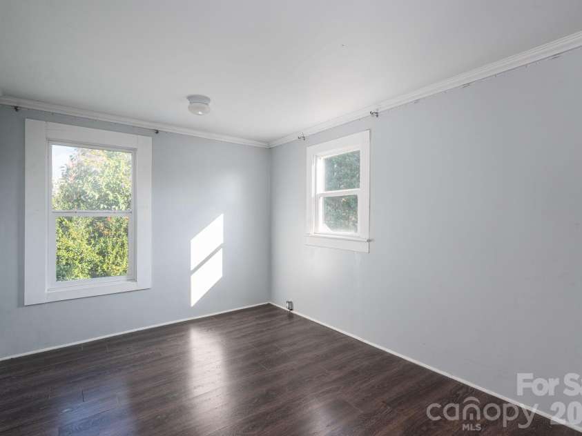 329 Main Street, Lincolnton, NC 28092.  MLS# CAR4334976, YatesRealty ID 1973. 