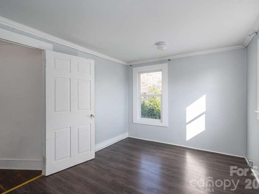 329 Main Street, Lincolnton, NC 28092.  MLS# CAR4334976, YatesRealty ID 1973. 