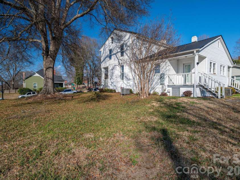 329 Main Street, Lincolnton, NC 28092.  MLS# CAR4334976, YatesRealty ID 1973. 