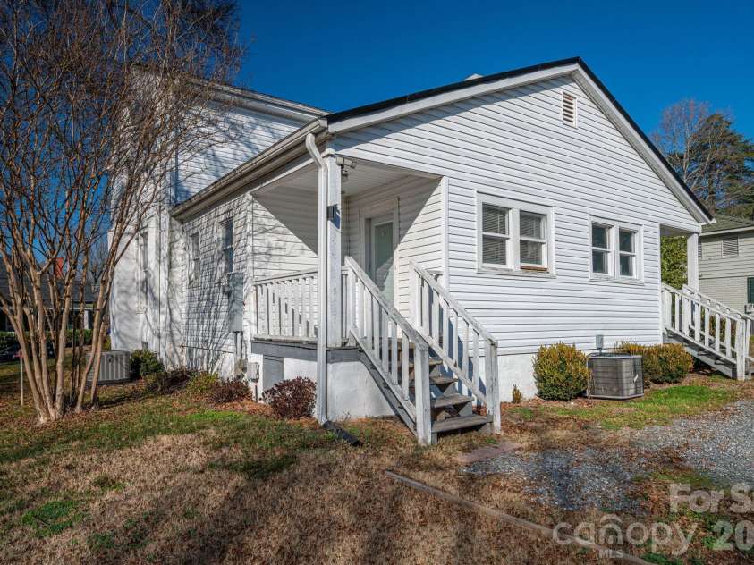 329 Main Street, Lincolnton, NC 28092.  MLS# CAR4334976, YatesRealty ID 1973. 