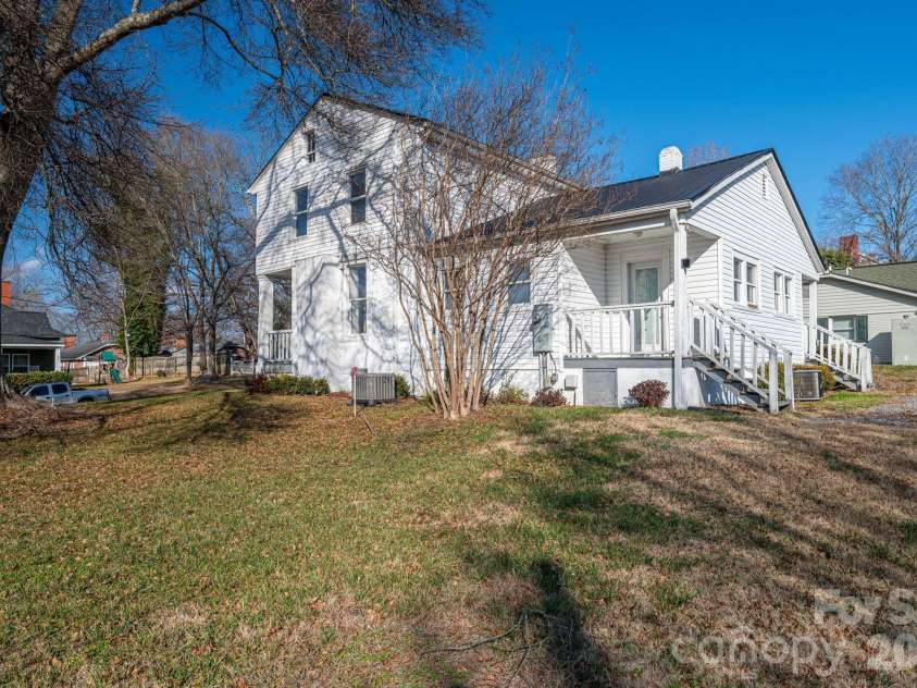 329 Main Street, Lincolnton, NC 28092.  MLS# CAR4334976, YatesRealty ID 1973. 