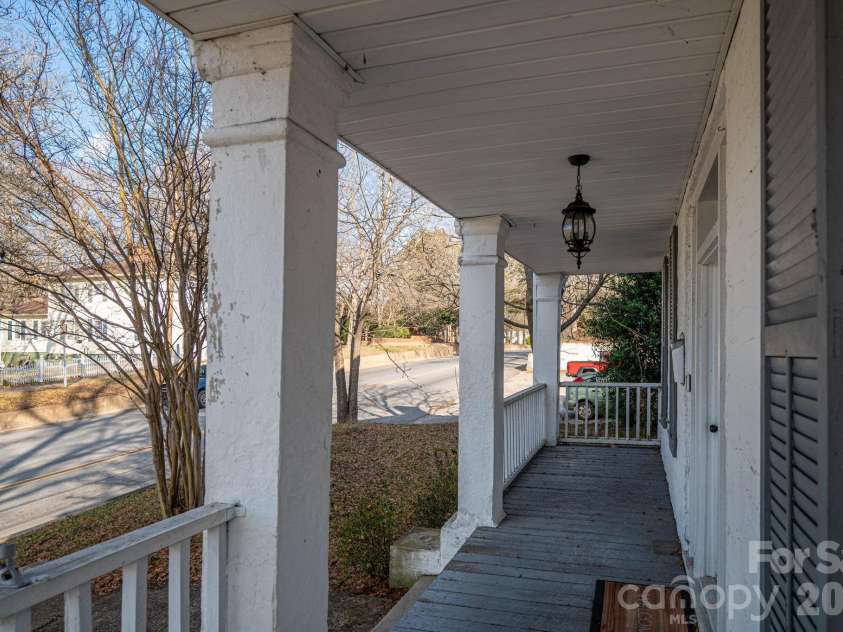 329 Main Street, Lincolnton, NC 28092.  MLS# CAR4334976, YatesRealty ID 1973. 