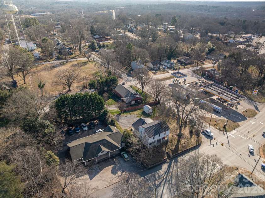 329 Main Street, Lincolnton, NC 28092.  MLS# CAR4334976, YatesRealty ID 1973. 