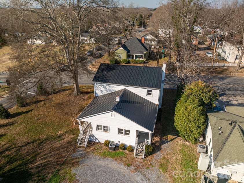 329 Main Street, Lincolnton, NC 28092.  MLS# CAR4334976, YatesRealty ID 1973. 