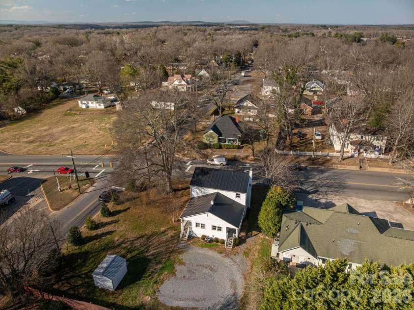 329 Main Street, Lincolnton, NC 28092.  MLS# CAR4334976, YatesRealty ID 1973. 