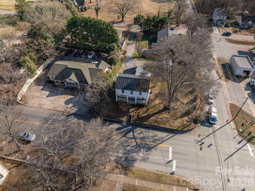 329 Main Street, Lincolnton, NC 28092.  MLS# CAR4334976, YatesRealty ID 1973. 