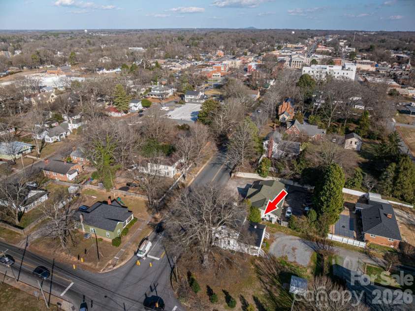 329 Main Street, Lincolnton, NC 28092.  MLS# CAR4334976, YatesRealty ID 1973. 