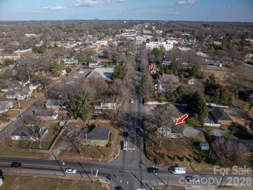 329 Main Street, Lincolnton, NC 28092.  MLS# CAR4334976, YatesRealty ID 1973. 