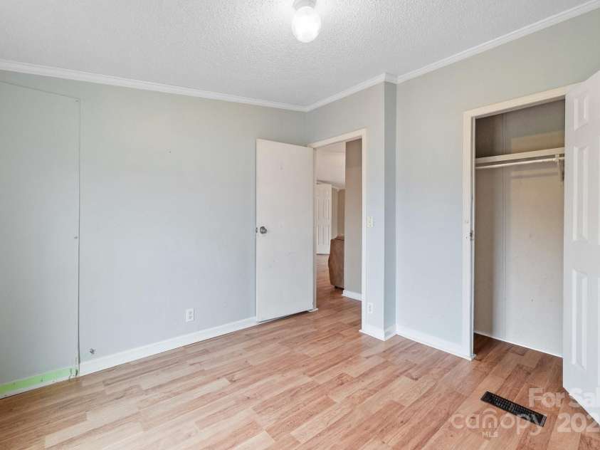 5112 Green Leaf Court, Mount Holly, NC 28120.  MLS# CAR4201008, YatesRealty ID 1973. 