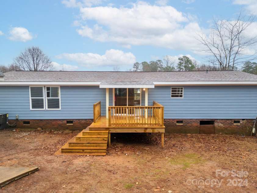 5112 Green Leaf Court, Mount Holly, NC 28120.  MLS# CAR4201008, YatesRealty ID 1973. 