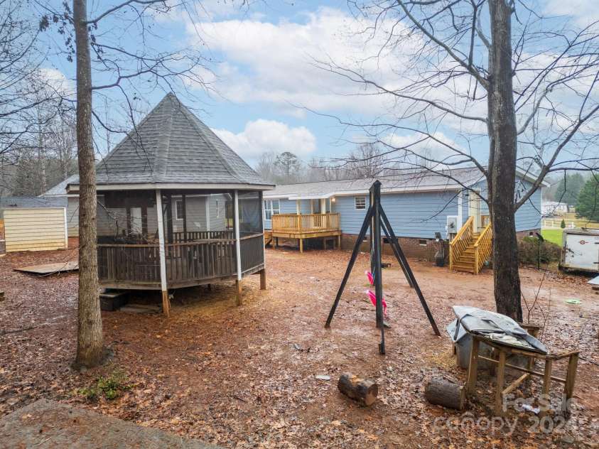 5112 Green Leaf Court, Mount Holly, NC 28120.  MLS# CAR4201008, YatesRealty ID 1973. 