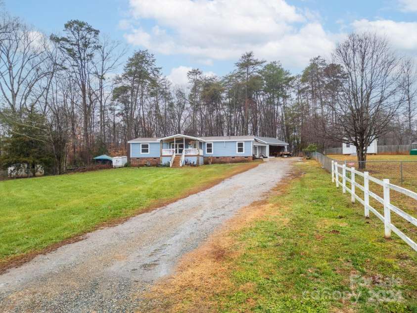 5112 Green Leaf Court, Mount Holly, NC 28120.  MLS# CAR4201008, YatesRealty ID 1973. 