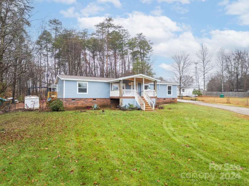 5112 Green Leaf Court, Mount Holly, NC 28120.  MLS# CAR4201008, YatesRealty ID 1973. 