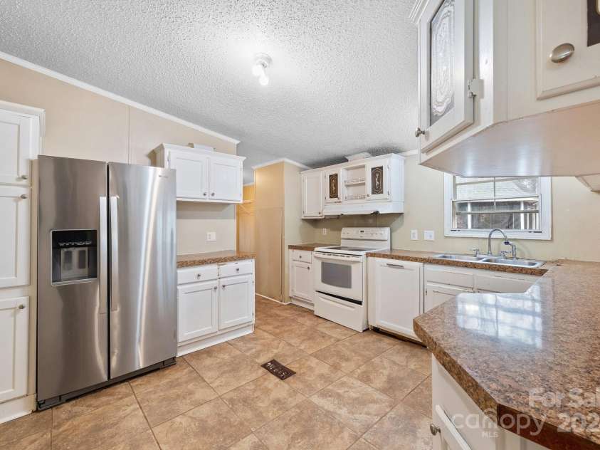 5112 Green Leaf Court, Mount Holly, NC 28120.  MLS# CAR4201008, YatesRealty ID 1973. 