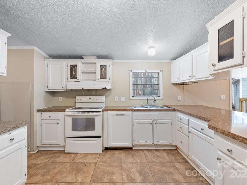 5112 Green Leaf Court, Mount Holly, NC 28120.  MLS# CAR4201008, YatesRealty ID 1973. 