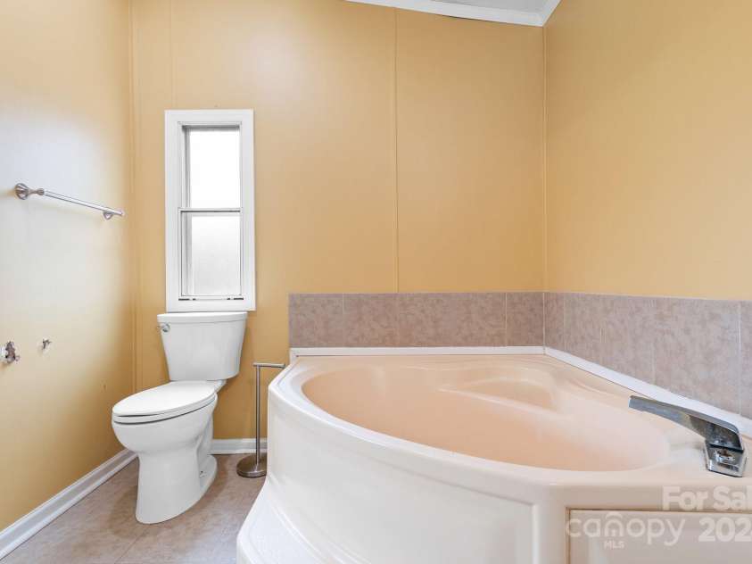 5112 Green Leaf Court, Mount Holly, NC 28120.  MLS# CAR4201008, YatesRealty ID 1973. 