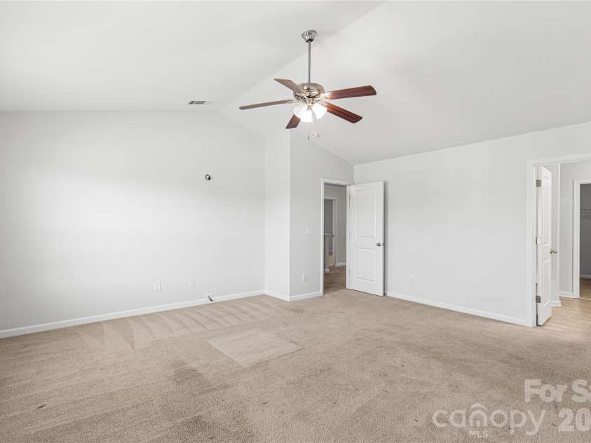 10215 Bradstreet Commons Way, Charlotte, NC 28215.  MLS# CAR4371502, YatesRealty ID 19730. 