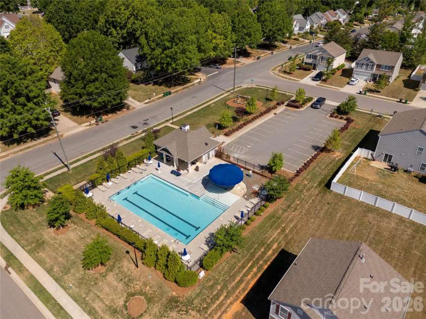 10215 Bradstreet Commons Way, Charlotte, NC 28215.  MLS# CAR4371502, YatesRealty ID 19730. Community Pool
