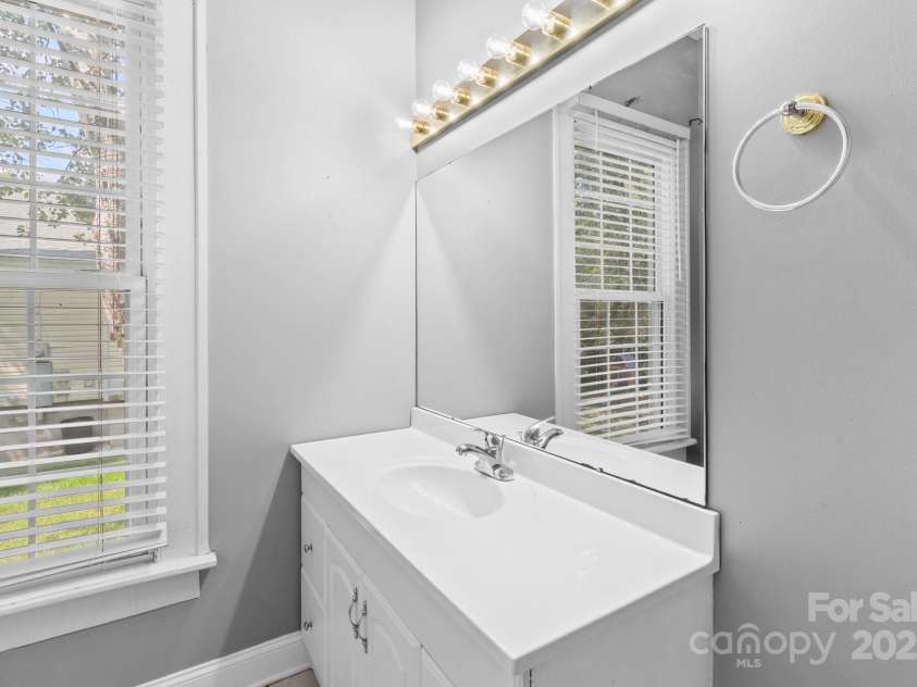 405 7th Street, Spencer, NC 28159.  MLS# CAR4185619, YatesRealty ID 19730. Bath