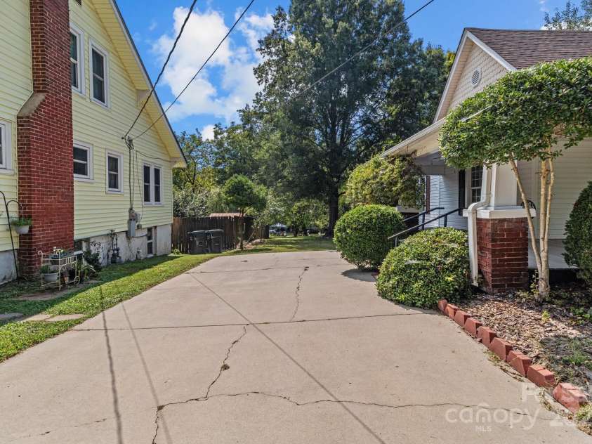 405 7th Street, Spencer, NC 28159.  MLS# CAR4185619, YatesRealty ID 19730. Nice Concrete Drive