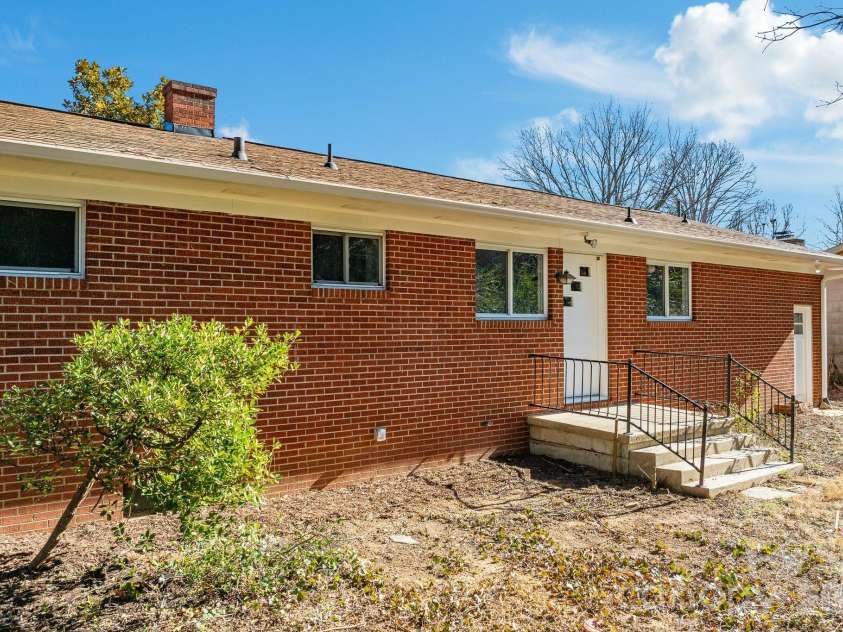 19 Browndale Road, Asheville, NC 28805.  MLS# CAR4338524, YatesRealty ID 19731. 