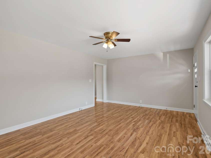 19 Browndale Road, Asheville, NC 28805.  MLS# CAR4338524, YatesRealty ID 19731. Living room 