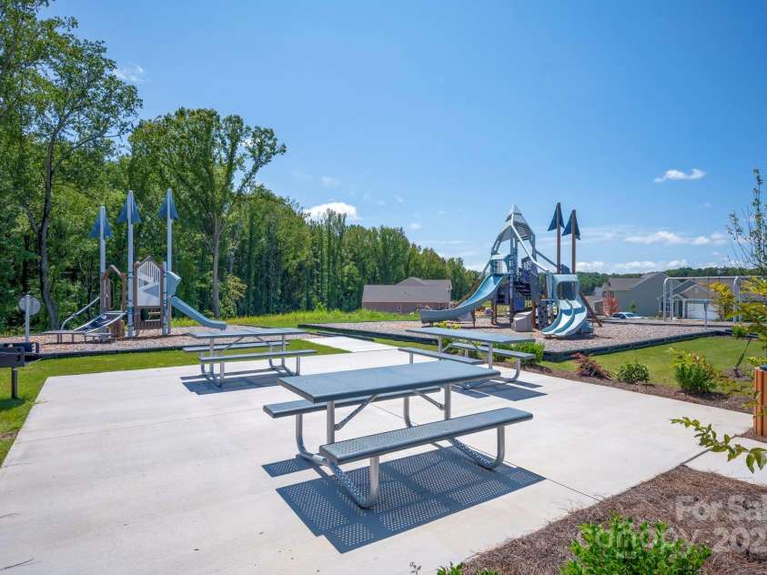 3238 Maple Ridge Drive, Gastonia, NC 28052.  MLS# CAR4220240, YatesRealty ID 19732. 