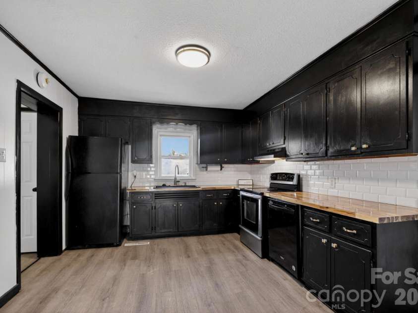 4163 Horseshoe Bend Road, Hudson, NC 28638.  MLS# CAR4368416, YatesRealty ID 19733. 