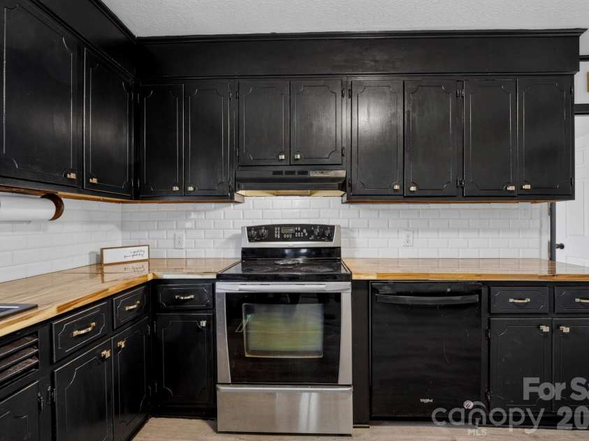 4163 Horseshoe Bend Road, Hudson, NC 28638.  MLS# CAR4368416, YatesRealty ID 19733. 