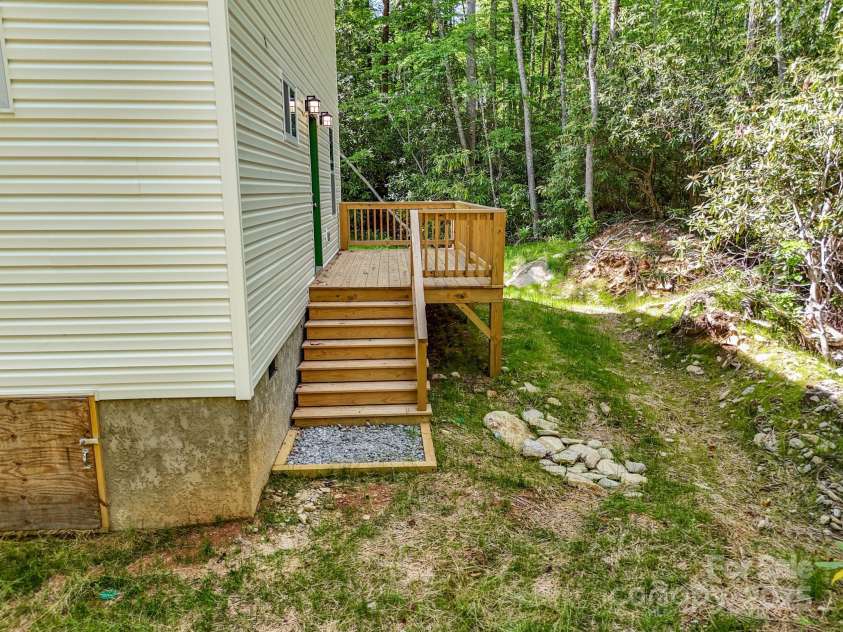 882 Wash Freeman Road, Hendersonville, NC 28792.  MLS# CAR4206745, YatesRealty ID 19733. 