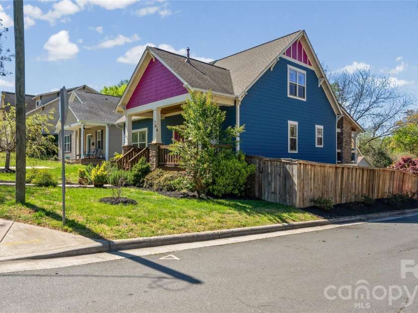 1521 Seigle Avenue, Charlotte, NC 28205.  MLS# CAR4363589, YatesRealty ID 19734. 
