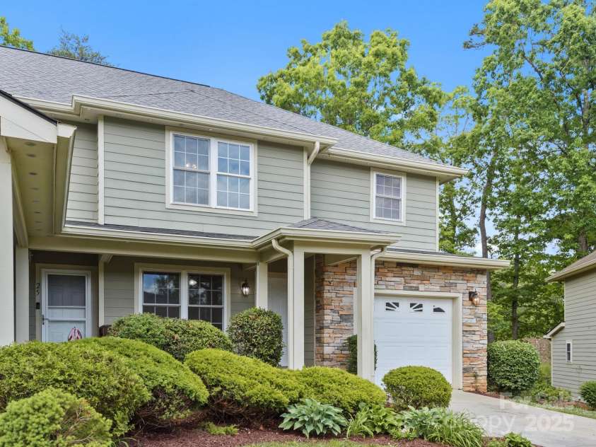 23 Aberdeen Drive, Arden, NC 28704.  MLS# CAR4258815, YatesRealty ID 19735. 