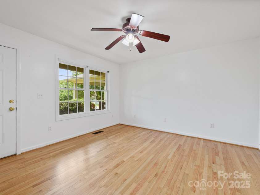 23 Aberdeen Drive, Arden, NC 28704.  MLS# CAR4258815, YatesRealty ID 19735. 