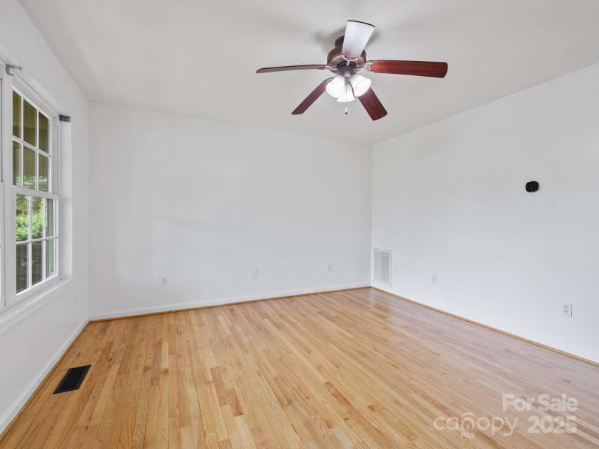 23 Aberdeen Drive, Arden, NC 28704.  MLS# CAR4258815, YatesRealty ID 19735. 