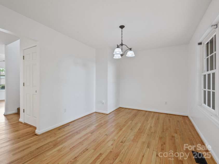 23 Aberdeen Drive, Arden, NC 28704.  MLS# CAR4258815, YatesRealty ID 19735. 