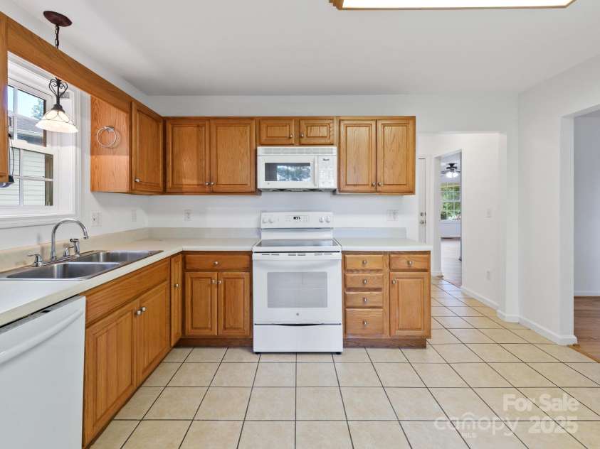 23 Aberdeen Drive, Arden, NC 28704.  MLS# CAR4258815, YatesRealty ID 19735. 