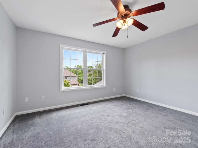 23 Aberdeen Drive, Arden, NC 28704.  MLS# CAR4258815, YatesRealty ID 19735. 