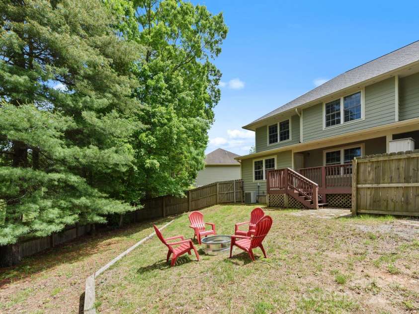 23 Aberdeen Drive, Arden, NC 28704.  MLS# CAR4258815, YatesRealty ID 19735. 