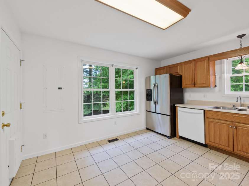 23 Aberdeen Drive, Arden, NC 28704.  MLS# CAR4258815, YatesRealty ID 19735. Access to the back deck