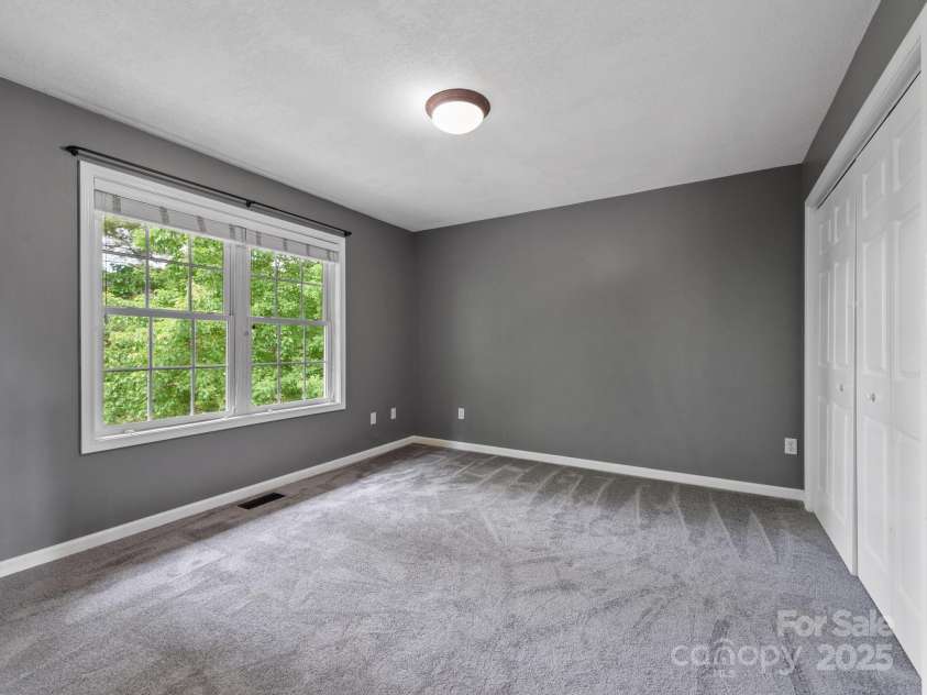 23 Aberdeen Drive, Arden, NC 28704.  MLS# CAR4258815, YatesRealty ID 19735. Guest BDR 2