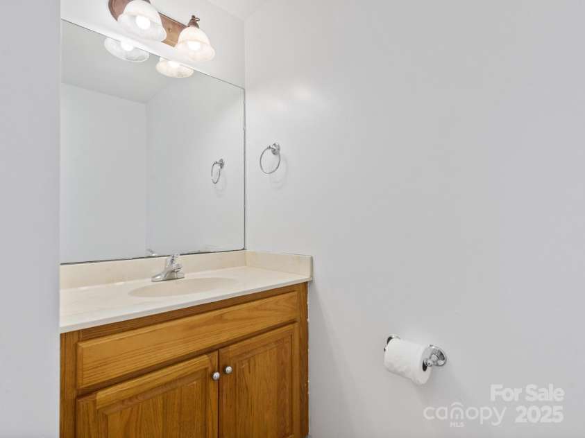 23 Aberdeen Drive, Arden, NC 28704.  MLS# CAR4258815, YatesRealty ID 19735. Half bath on main