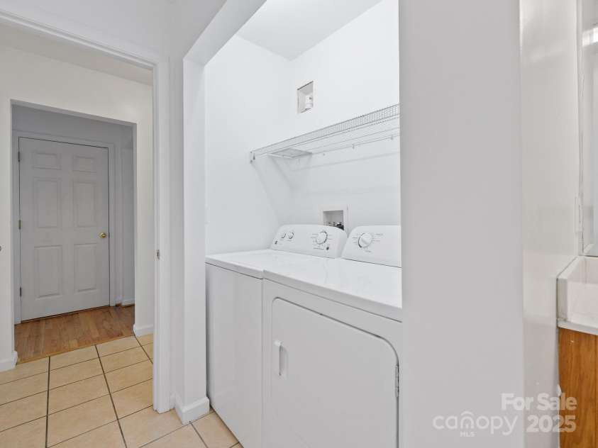 23 Aberdeen Drive, Arden, NC 28704.  MLS# CAR4258815, YatesRealty ID 19735. Laundry on main