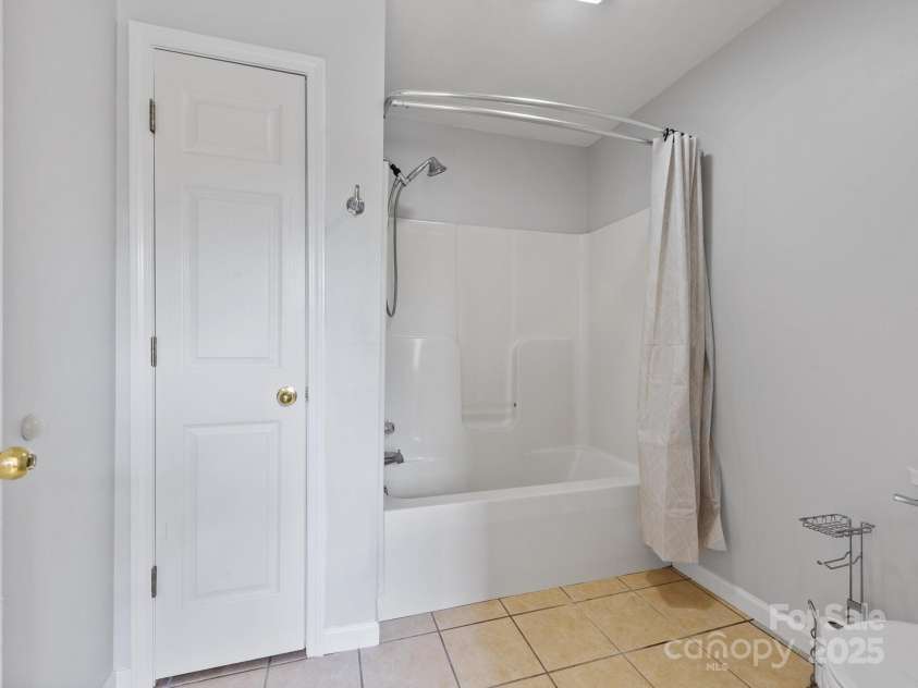 23 Aberdeen Drive, Arden, NC 28704.  MLS# CAR4258815, YatesRealty ID 19735. Primary bathroom
