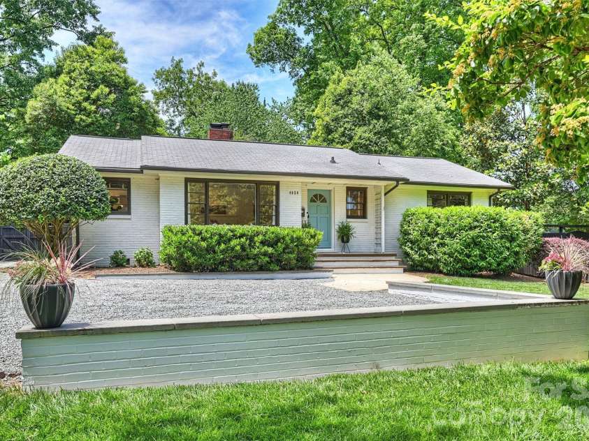 4050 Sheffield Drive, Charlotte, NC 28205.  MLS# CAR4377415, YatesRealty ID 19735. 